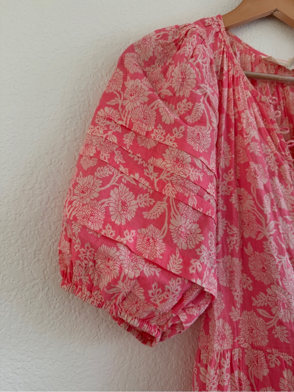THE GREAT. Pink Floral Puff-Sleeve Tiered Midi Dress size medium size 2 - Picture 6 of 15